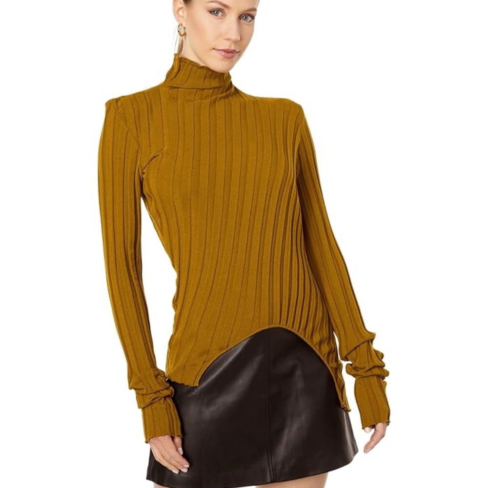 Boyarovskaya
Knitted Spiral Top